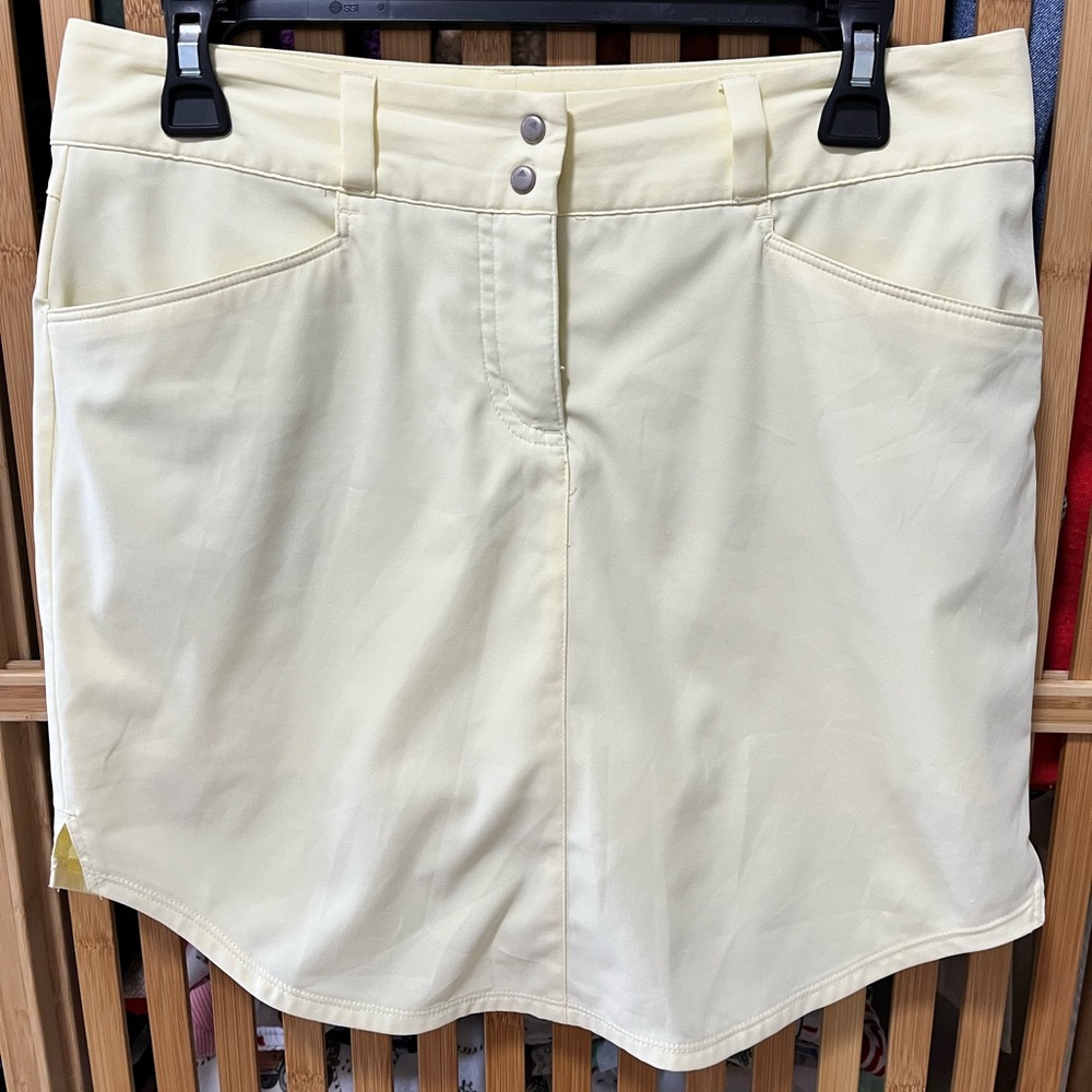 Women’s Adidas golf or tennis shorts/skirt